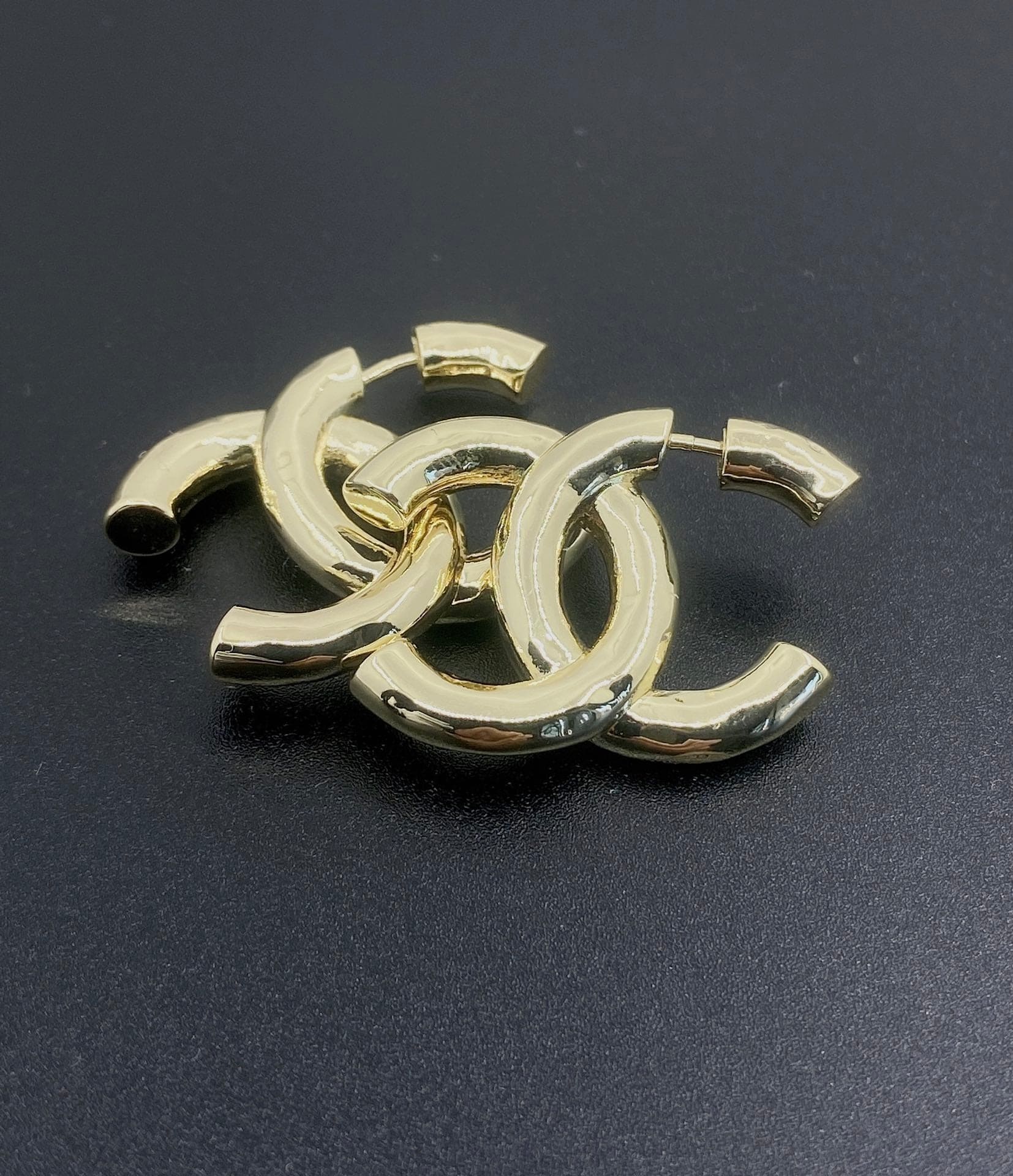 Chanel Gold 18K Gold Earrings