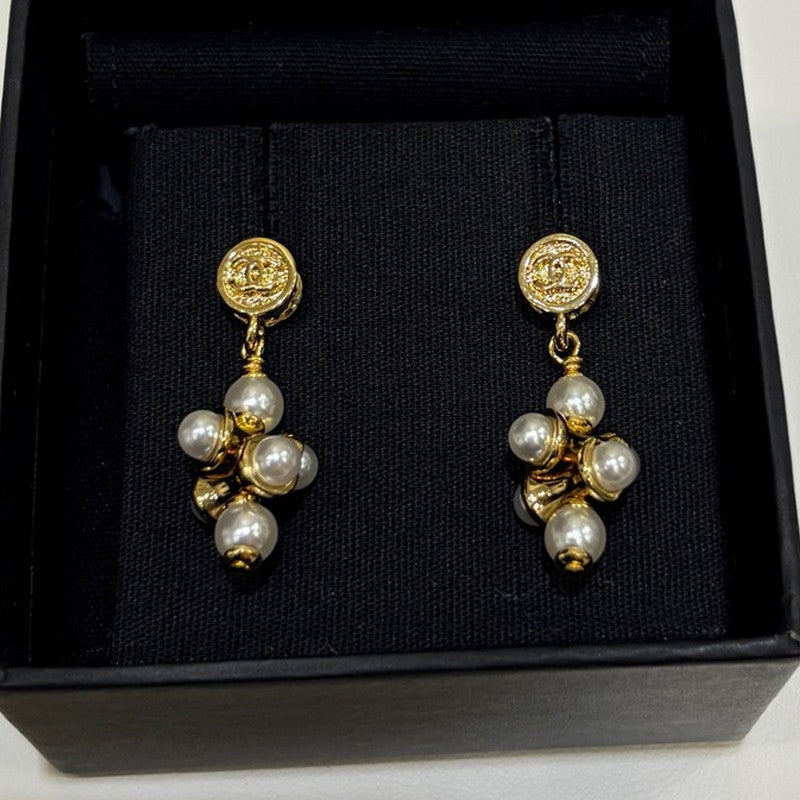 Chanel Grape Pearl Gold 18K Gold Earrings
