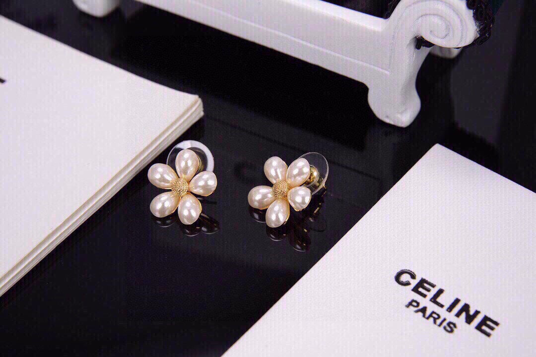 Celine Flower Pearls 18K Gold Earrings