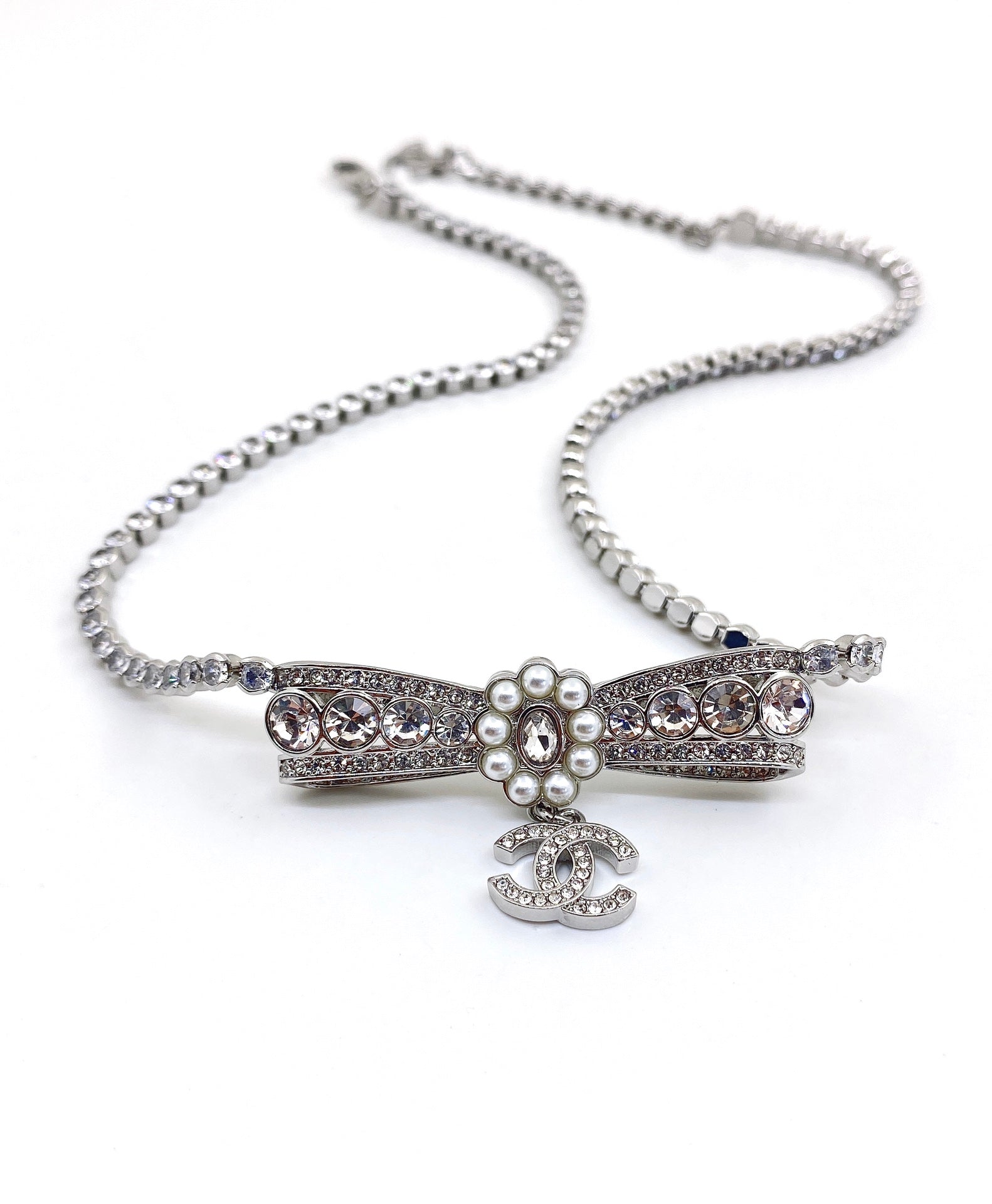Chanel Diamonds Bow Tie 18K Gold Necklace