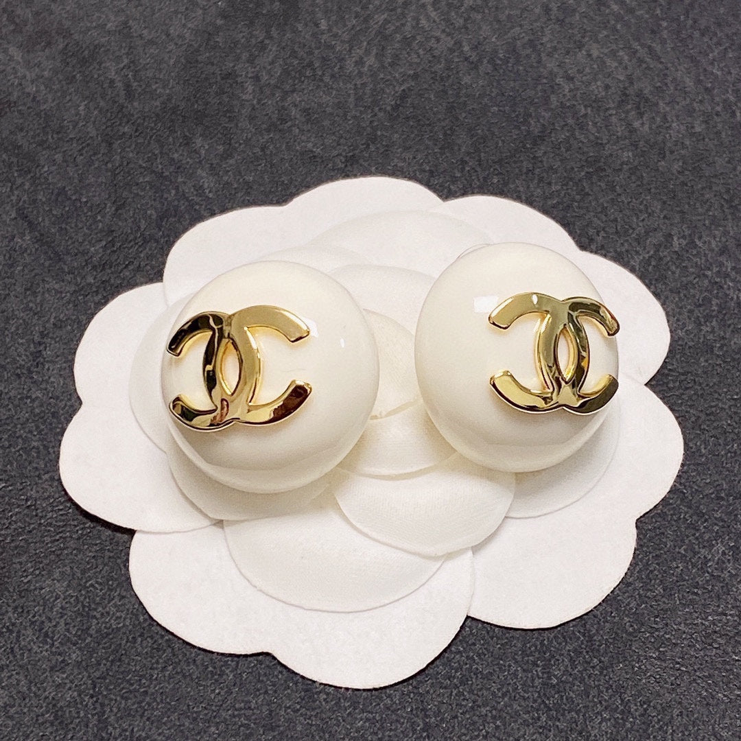 Chanel Pearl Round 18K Gold Earrings