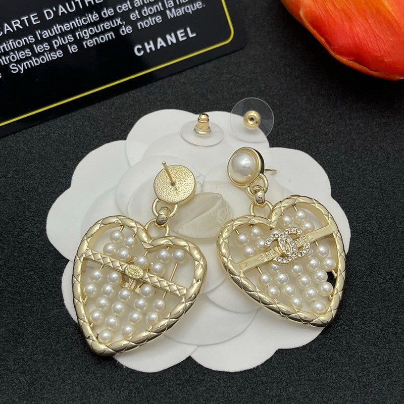 Chanel Gold Heart Pearl 18K Gold Earrings